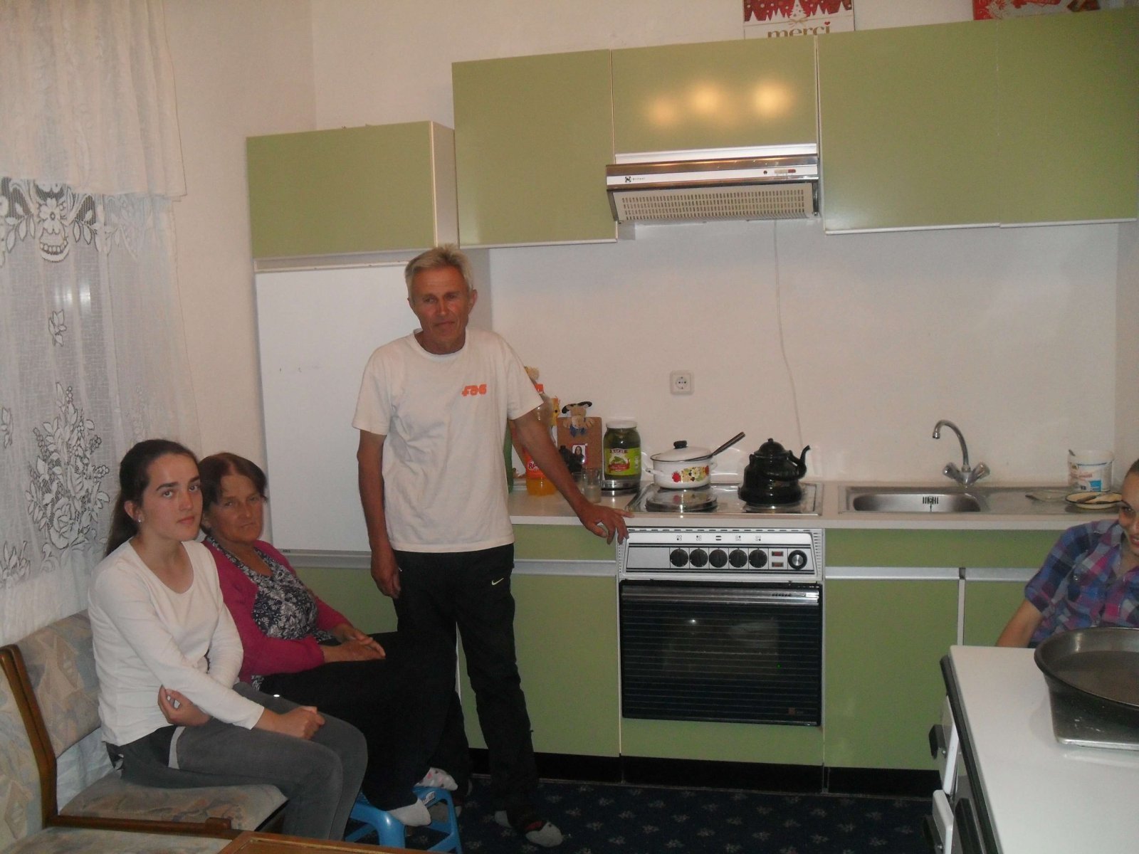 Die Küche haben wir aus Deutschland mitgebracht - Hausbauprojekt Resnik